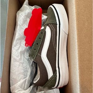 Boys 10.5 vans NWT